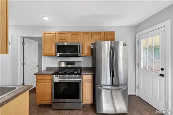 5827 W Park AVE, St Louis, MO 63110
