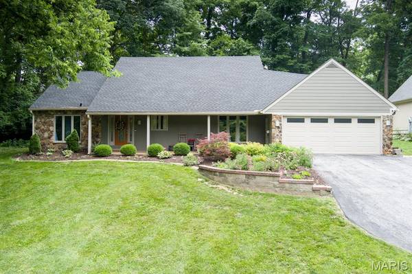 18 Powder Creek DR, Belleville, IL 62223