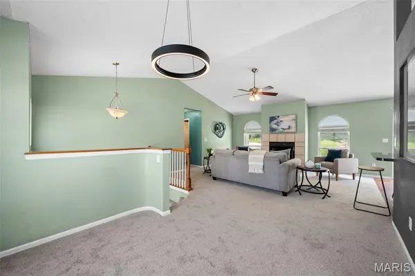2325 Arkansas DR, High Ridge, MO 63049