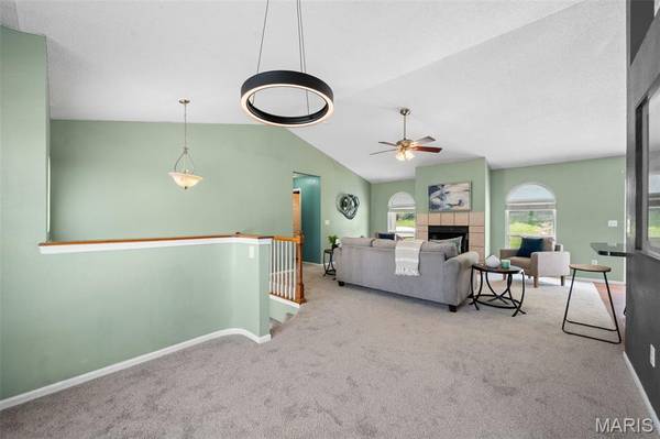 2325 Arkansas DR, High Ridge, MO 63049