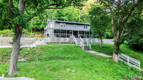 121 N Cedar ST, Grafton, IL 62037