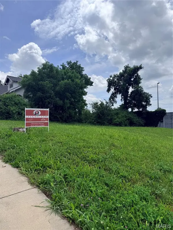 7468 Warner AVE, Richmond Heights, MO 63117