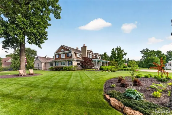 39 Countryside LN, Frontenac, MO 63131
