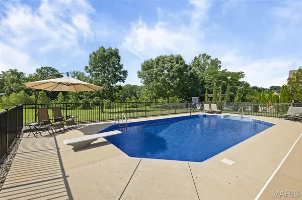 136 Stonebridge Crossing DR, Maryville, IL 62062