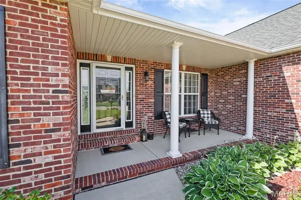 136 Stonebridge Crossing DR, Maryville, IL 62062