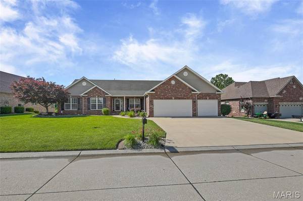 136 Stonebridge Crossing DR, Maryville, IL 62062