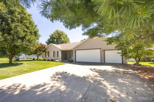916 Crosswinds DR, Belleville, IL 62221