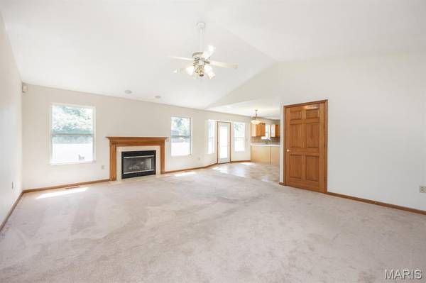 916 Crosswinds DR, Belleville, IL 62221