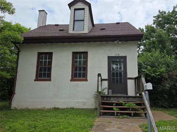 134 N Douglas AVE, Belleville, IL 62220