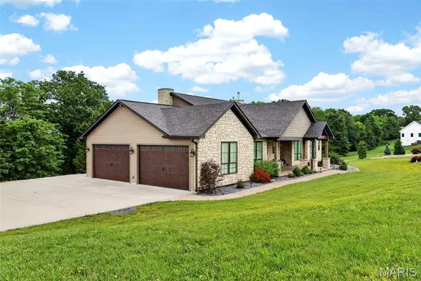 992 Foggy CT, Washington, MO 63090