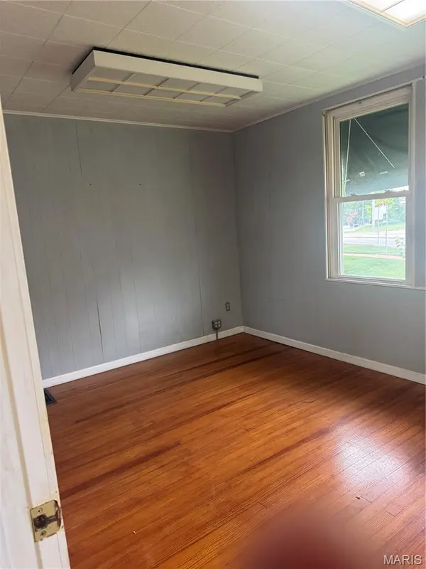 10526 Old Olive Street RD, Creve Coeur, MO 63141