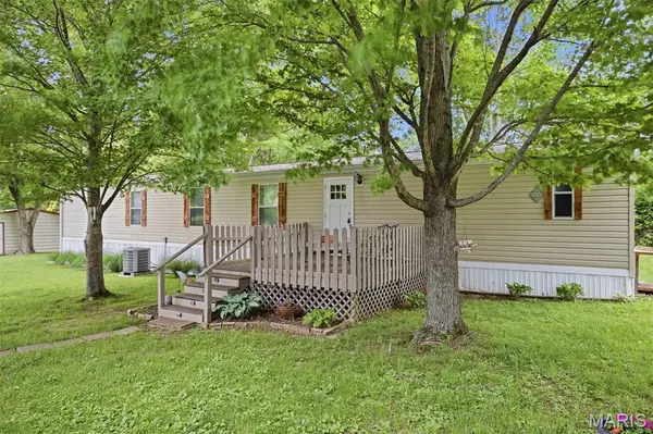 21827 Dove LN, Carlyle, IL 62231