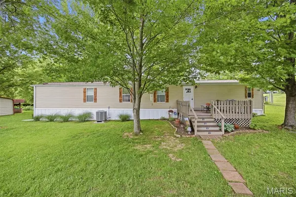 21827 Dove LN, Carlyle, IL 62231