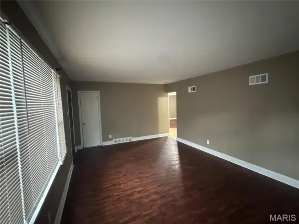 2823 Meadowlark AVE, St Louis, MO 63136