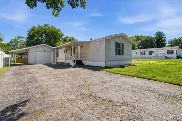 1805 Creekview DR, O'fallon, IL 62269