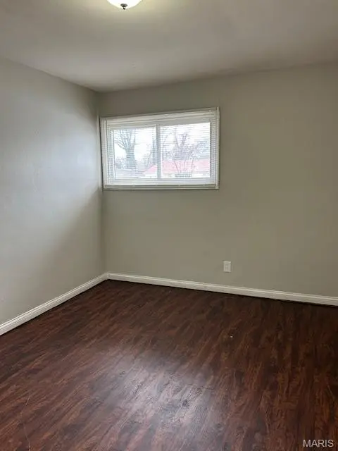 6826 Friarwood DR, Berkeley, MO 63134