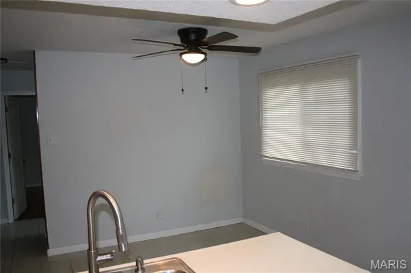 1060 Loveland DR, Florissant, MO 63031