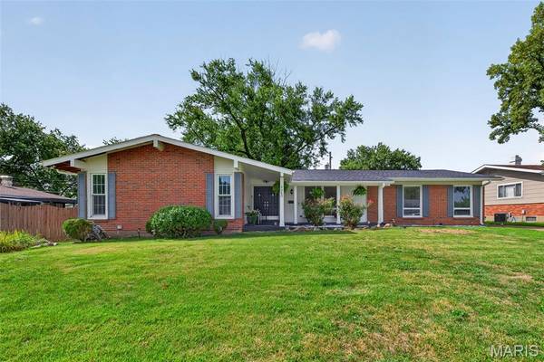 4080 Helmkampf DR, Florissant, MO 63033
