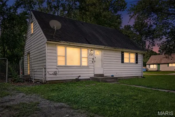 1240 Lakeview AVE, St Louis, MO 63138