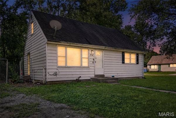 1240 Lakeview AVE, St Louis, MO 63138
