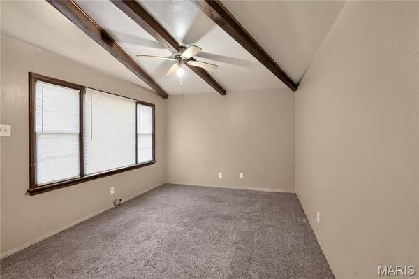 1240 Lakeview AVE, St Louis, MO 63138