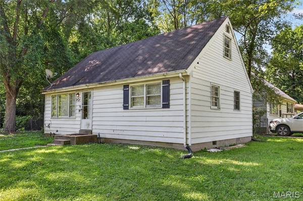 1240 Lakeview AVE, St Louis, MO 63138