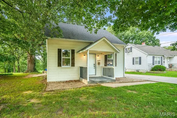 829 W Bottom AVE, Columbia, IL 62236