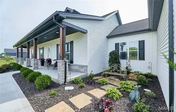 4 Ashley LN, Hawk Point, MO 63349