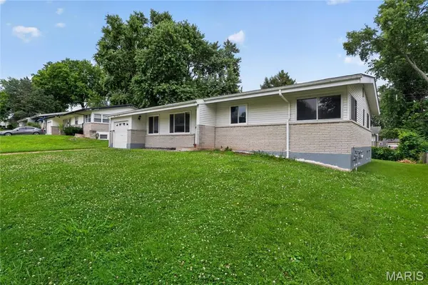 2262 Crandel DR, St Louis, MO 63136