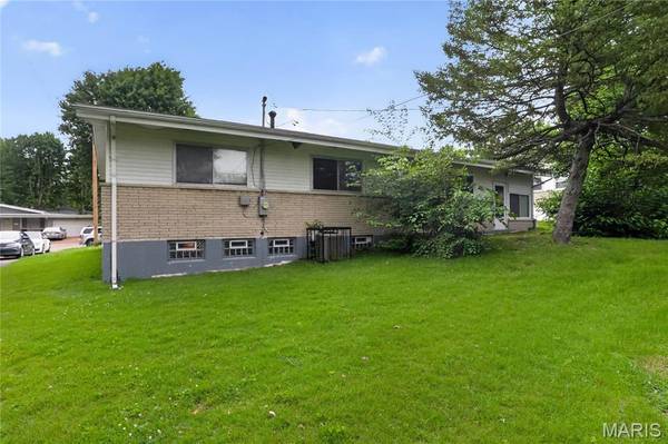 2262 Crandel DR, St Louis, MO 63136
