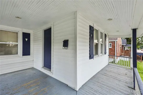 3915 N Hanley RD, St Louis, MO 63121
