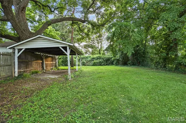 3915 N Hanley RD, St Louis, MO 63121