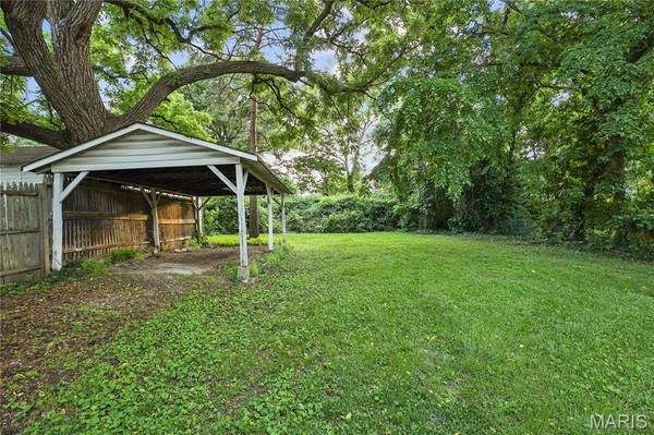 3915 N Hanley RD, St Louis, MO 63121