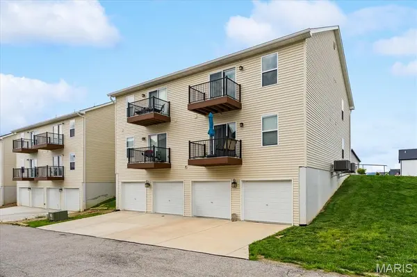 704 Harbor Woods DR #D, Fairview Heights, IL 62232