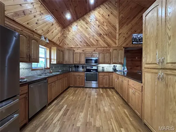 16393 Highway B, Ellington, MO 63638