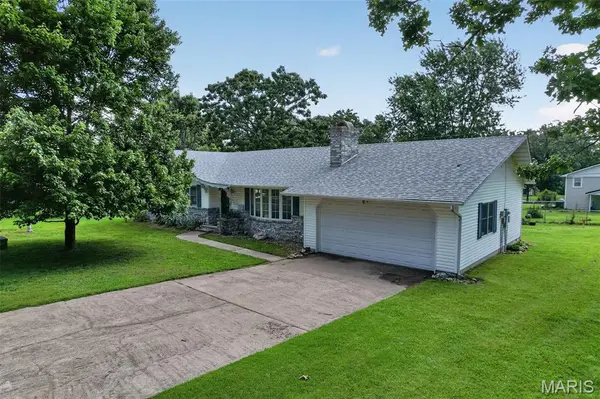 22818 Pioneer DR, Lebanon, MO 65536
