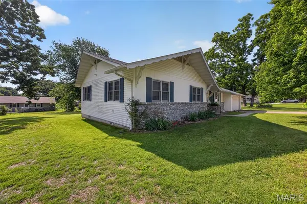 22818 Pioneer DR, Lebanon, MO 65536