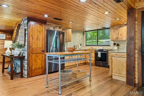 632 Wunderbar Point DR, Innsbrook, MO 63390