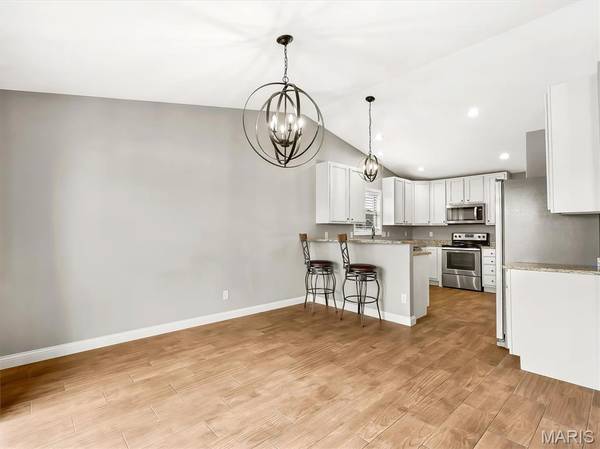408 Split Rail DR, Wright City, MO 63390
