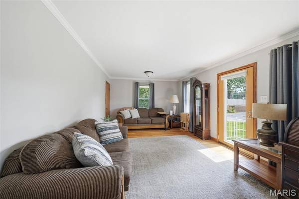 1 Louise CT, Florissant, MO 63031