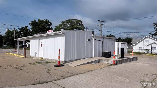 104 W College AVE, Fredericktown, MO 63645