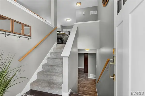 5 Golden Oak CT, Twin Oaks, MO 63088
