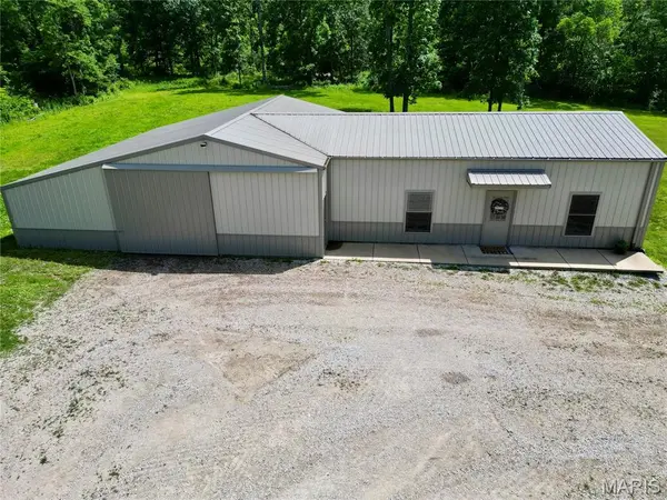 688 Donnell AVE, Sorento, IL 62086