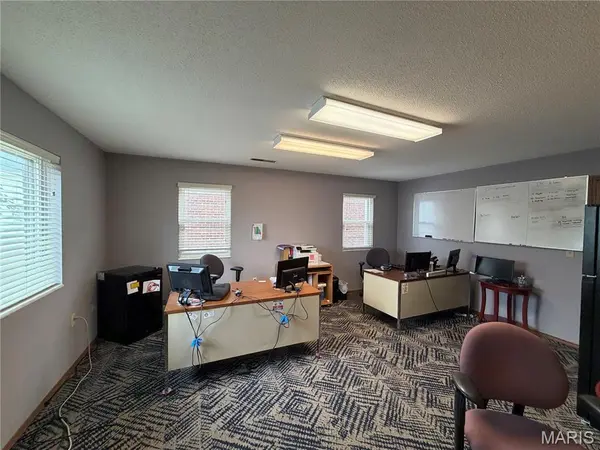 2 Melgrove Pl, Hannibal, MO 63401