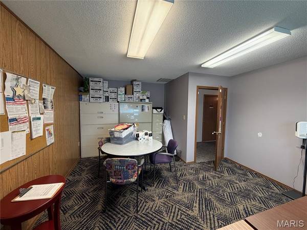 2 Melgrove Pl, Hannibal, MO 63401