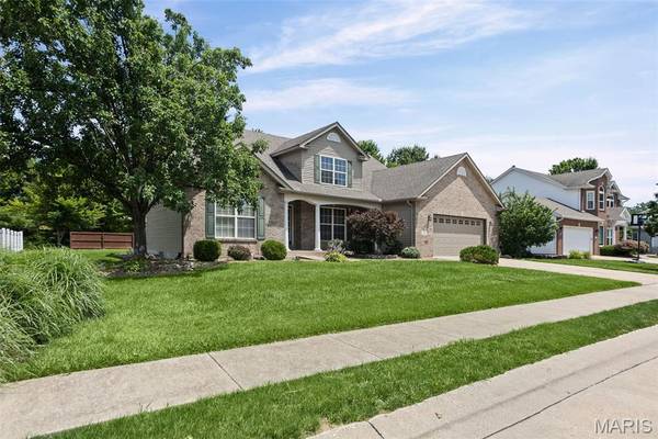 30 Brookshire LN, Edwardsville, IL 62025