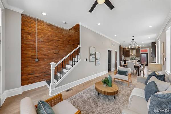 2312 Pestalozzi ST, St Louis, MO 63118