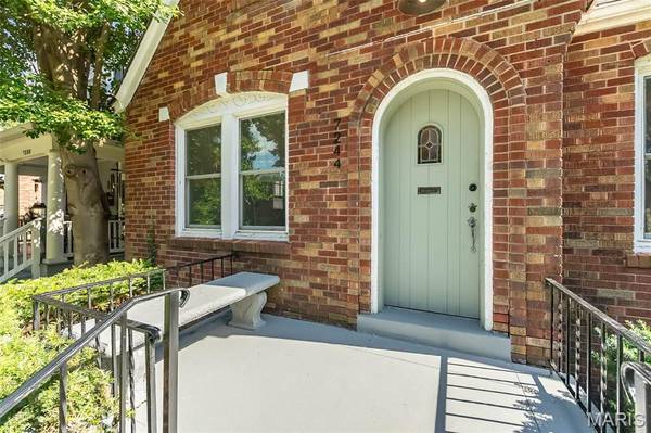 7244 Shaftesbury AVE, University City, MO 63130