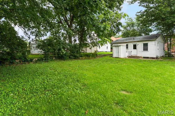23 S 9th ST, Belleville, IL 62220
