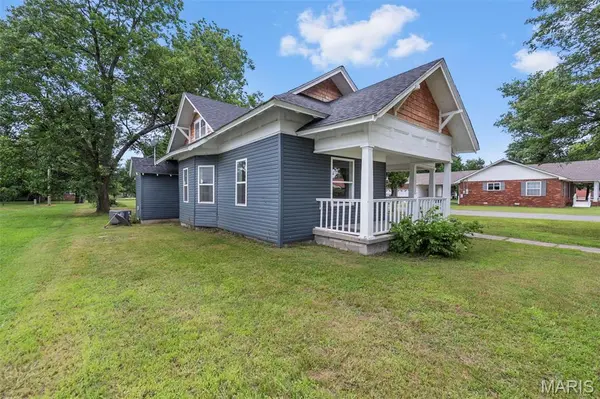 300 S Main ST, Gideon, MO 63848